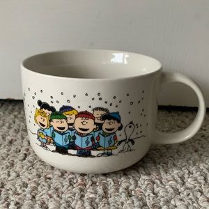 Peanuts Comics Snoopy/Charlie Brown Large Caroling Christmas/Winter-Theme Mug